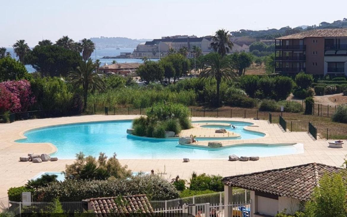 Proche St Tropez Refait A Neuf Bord De Et Piscine Appartement *
