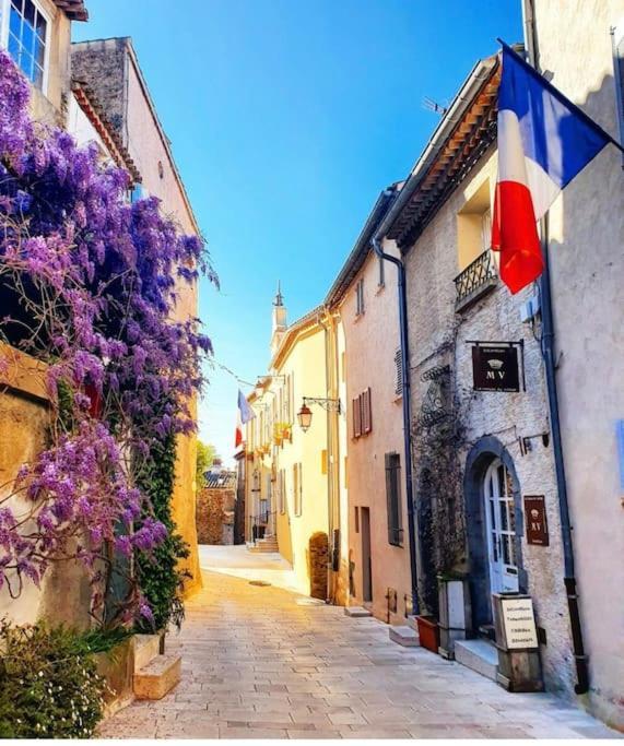 Proche St Tropez Refait A Neuf Bord De Et Piscine Appartement