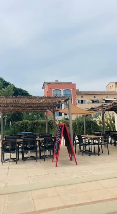 Proche St Tropez Refait A Neuf Bord De Et Piscine Appartement Cogolin