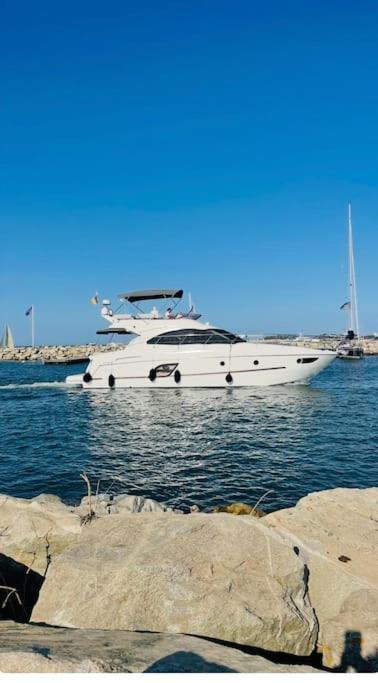 Apartment Proche St Tropez Refait A Neuf Bord De Et Piscine Cogolin