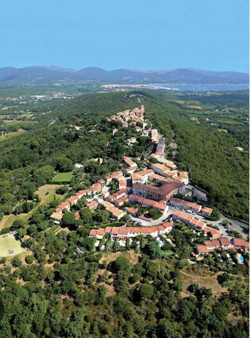 Proche St Tropez Refait A Neuf Bord De Et Piscine Cogolin