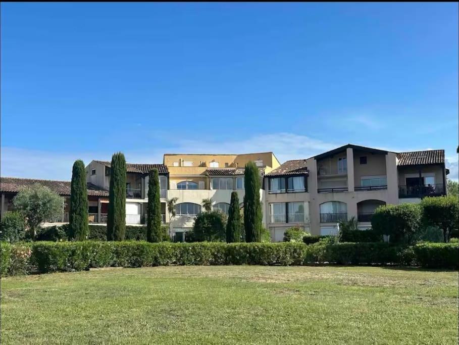 Apartment Proche St Tropez Refait A Neuf Bord De Et Piscine *