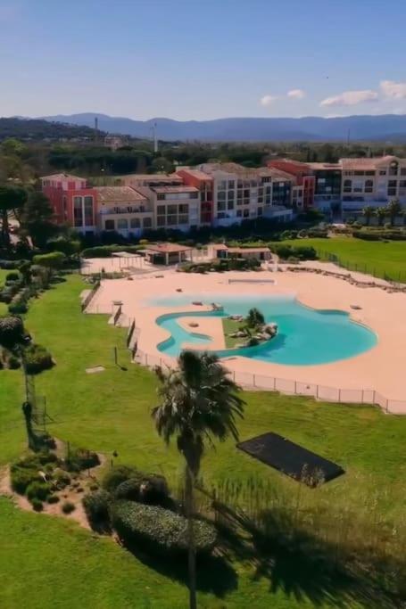 Proche St Tropez Refait A Neuf Bord De Et Piscine *