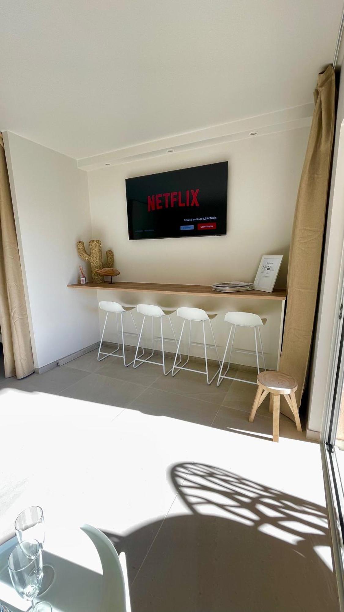Apartment Proche St Tropez Refait A Neuf Bord De Et Piscine
